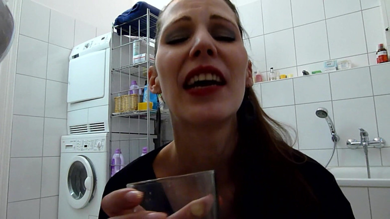 Viktoria Goo: Viktoria Goo - German girls are nasty pissdrinkers!