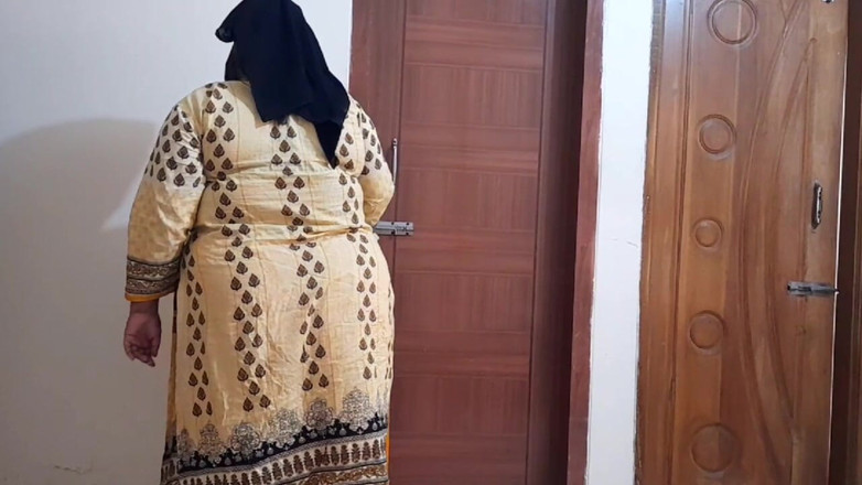 Aria Mia: 무슬림 거유와 거대한 젖탱이