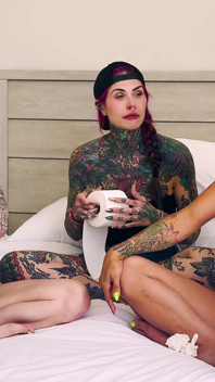 Trei fete într-un nonstop strânge în formă: Mars Solo, Inked2plz, Andi Wild