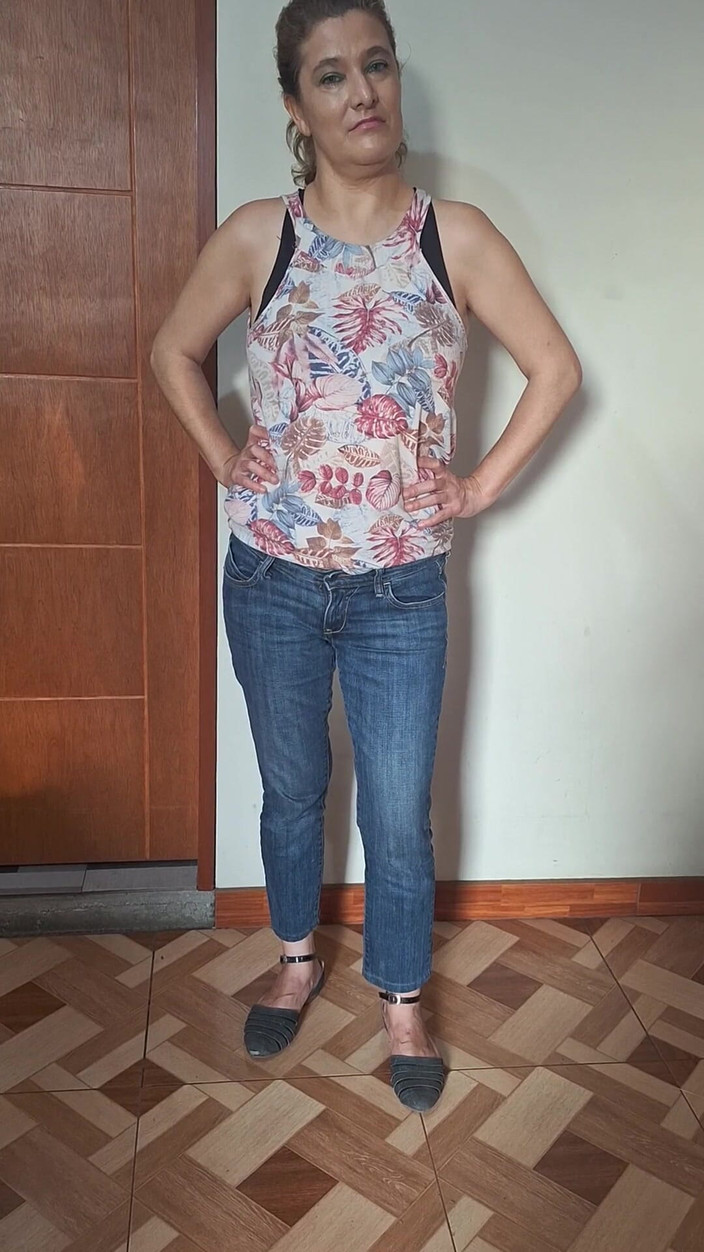 Agnes Swallow: Tato děvka čůrá v jejích džínách