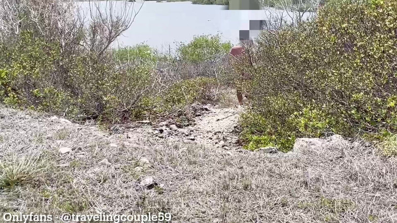 Dream Justin: 夫が録音しながらヌーディストビーチで共有する妻、10代の痴女はヌーディストビーチでランダムな男に犯されます