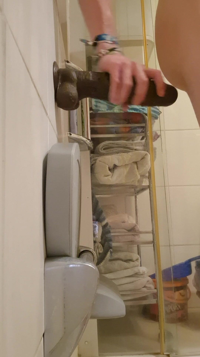 Sissy Svenja: 大黑屌在淋浴