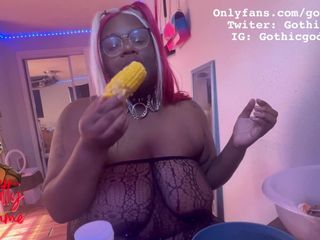 Gothic Goddess: Ebony BBW stuffs her face while she is topless
