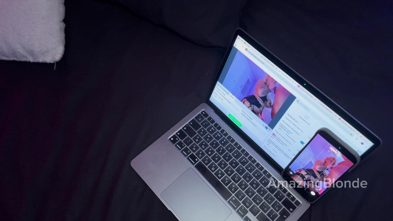 Amazing Blonde: Une salope blonde incroyable se fait baiser devant les téléspectateurs...