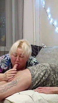 Stepmom Swallows Cum After Deep Blowjob