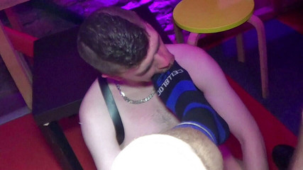 HARD PORN STUDIO: Tvrdé porno s pěstí v zákuři