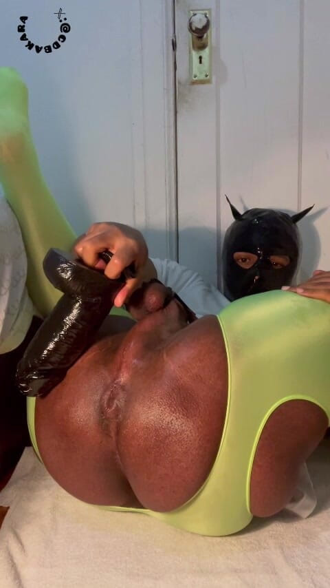 Xana_cd: 你想要看到我的屁股被撑开吗？今天在我的房间里发生的非常直接的事情