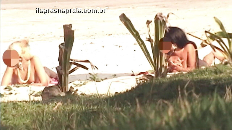 Amateurs videos: Si pirang dan brunette yang luar biasa berjemur telanjang di...