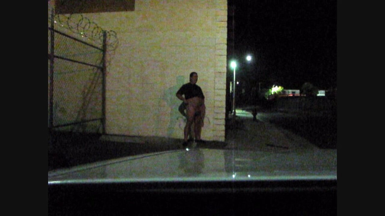 The porky pervert: Éjaculation nocturne sur le trottoir