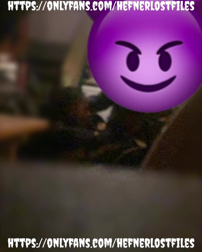 Jenko: 当她给我口交时，她妈妈打电话给我