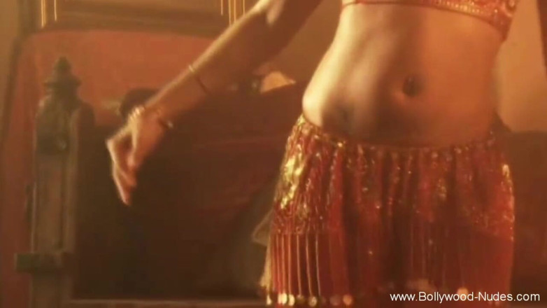 Bollywood Nudes: She learns how to seduce men this way