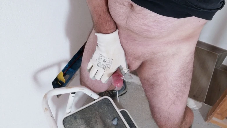 Cicci77: Cicci77 in construction site masturbates and gives Pedro a big...