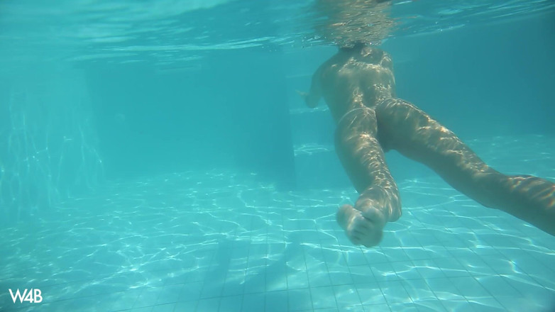 Watch4beauty: Sous l’eau