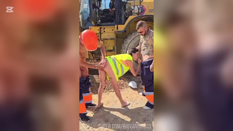 GiovanniXL: Przychodzi inspektor pracy z prośbą o papiery i dajemy jej...