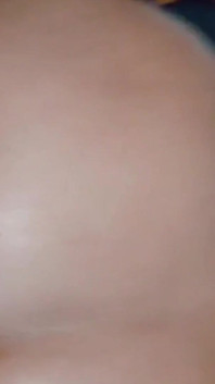 Ona je kompletní balíček, dostala velké kozy, velký zadek, mokrá kundička a ona může twerk na ptákovi