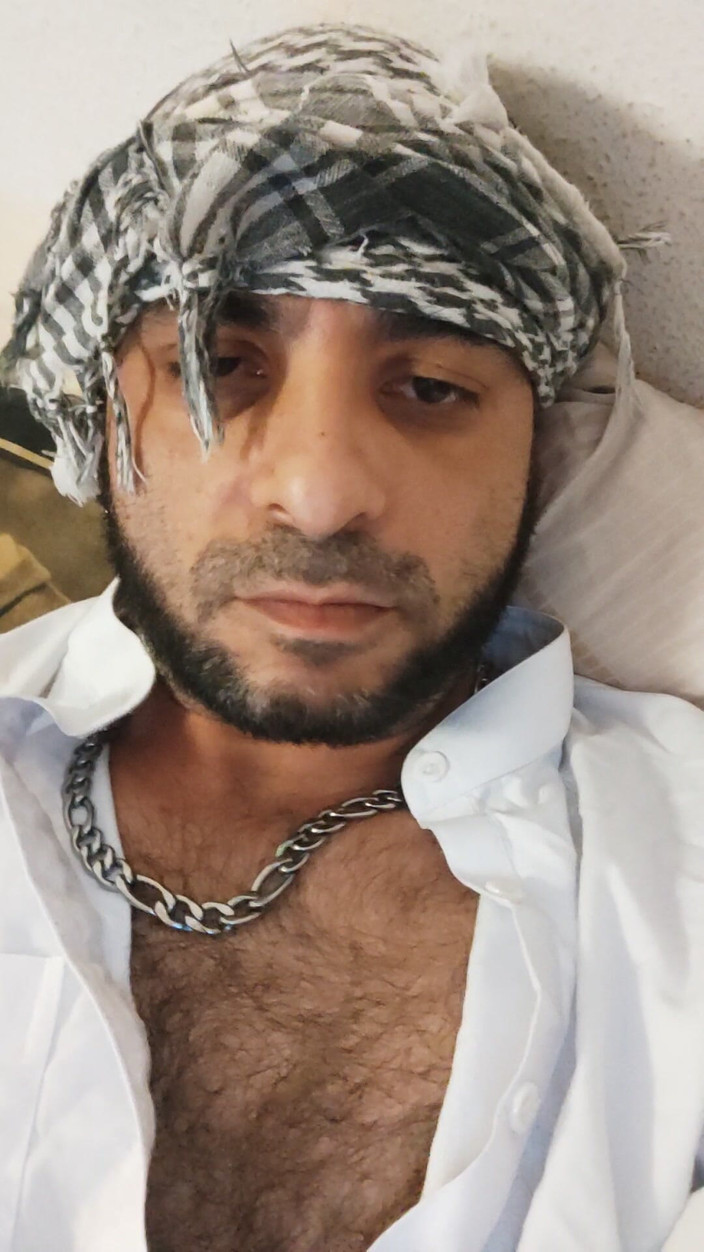 SmokedAlloy2: На макіяжі, збуджений діджей-бро одягнений як збочений афганець