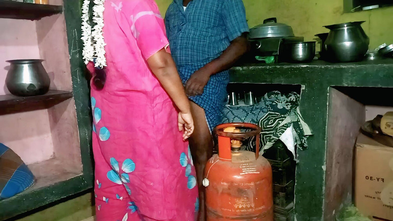 Priyanka314: Деревенская девушка Кичен раком