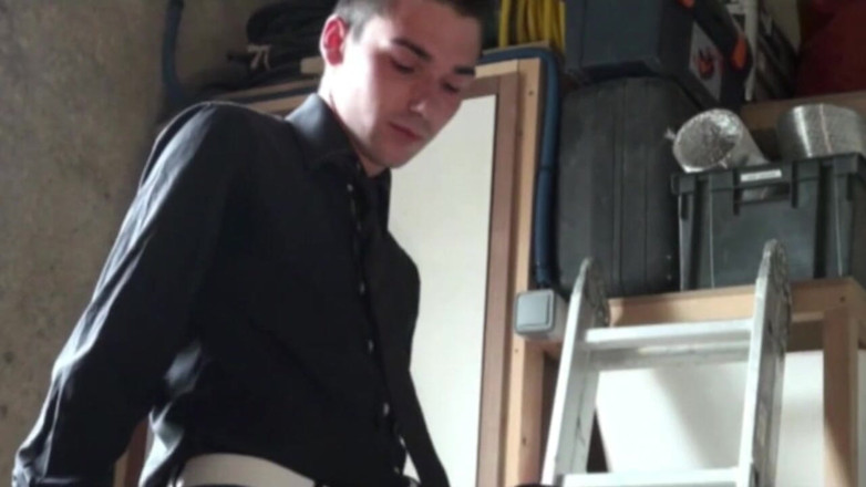 Crunch Boy: Young worker used by his boss at work
