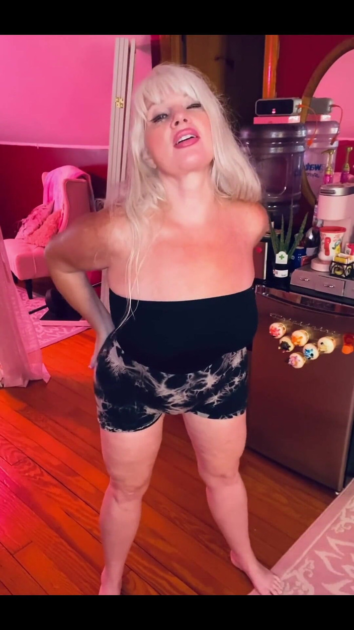 PaintedRose: Sexy dolce tratto sciocco scommetto che sai uno dei motivi è...