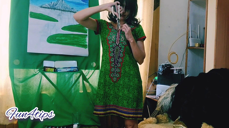 Bolly Karma: Wow, ella se rasga el vestido y se desnuda