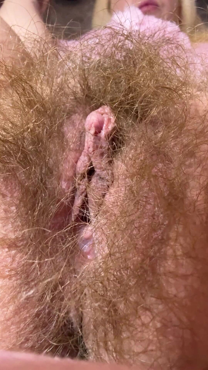 Cuteblonde666: Puro içerken kıllı amcığıma yakın çekim