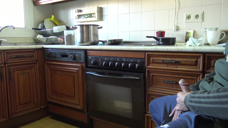 Stepmom Susan: CFNM - milf tesuda engole sua porra depois de se masturbar