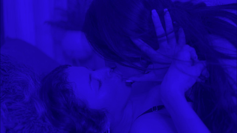 Sweetkimmi: 졸업 파티가 통제 불능 상태가 되어 결국 대학 시절 가장 친한 친구와 섹스하게 됐어요