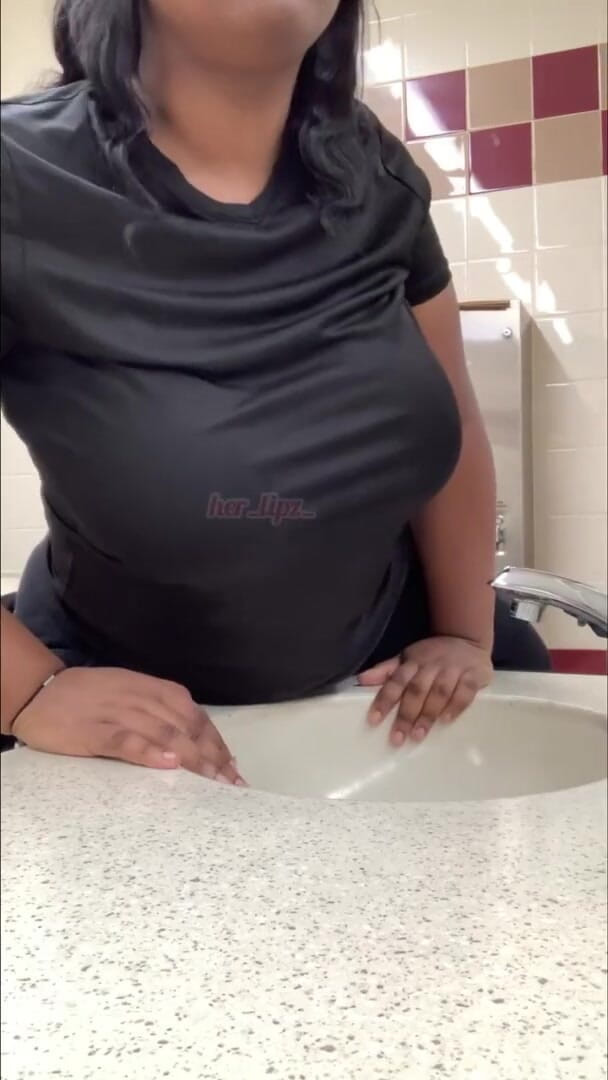 Anye Meshell: Awek miang membonggol sinki bilik air