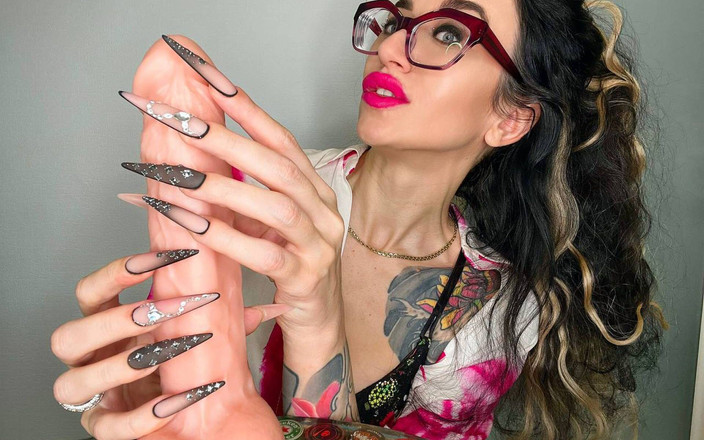 Julia domaina: Kuku panjang, menghisap jari, handjobs dengan ludah, mengusik dan banyak...