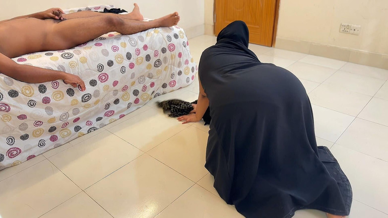 Aria Mia: Když jsou paže mé kamarádky mými služebníky, šukám její velký zadek...