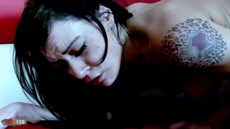 Porn-World: ヴァネッサ・ノーティ:白い猫は大きな黒いペニスが大好きです!