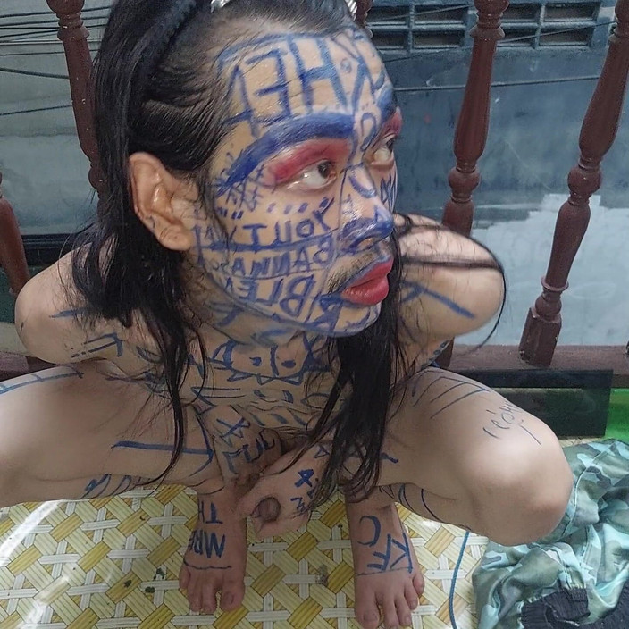 Clown likes to play with colors: Just a Transvestite