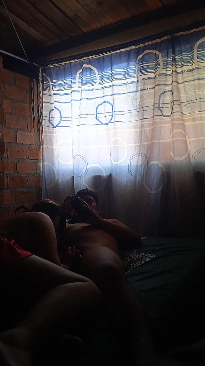 Eatrella j: Bricklayer Mexice melekatkan cili dalam pantat saya