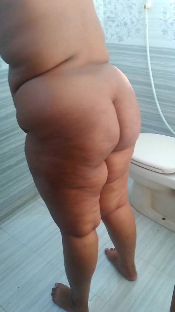 Aria Mia: Awek montel panas di tandas berbogel sepenuhnya &amp; mahu dikongkek pantat!