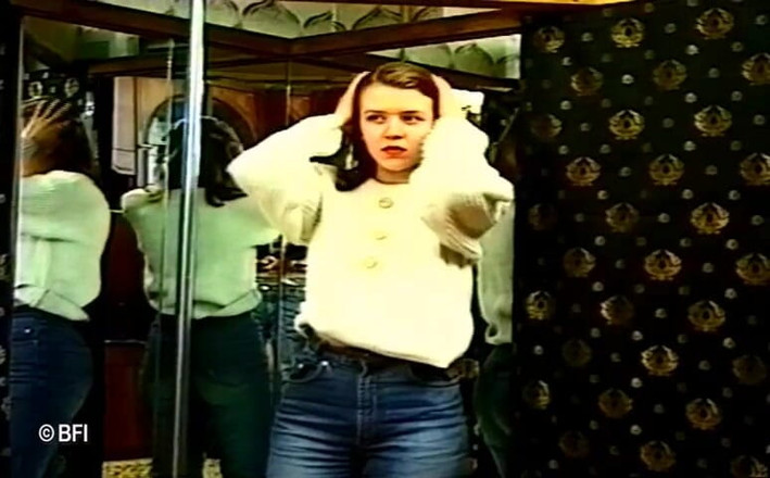Horny Teenies: Russas peek-teens parte 3