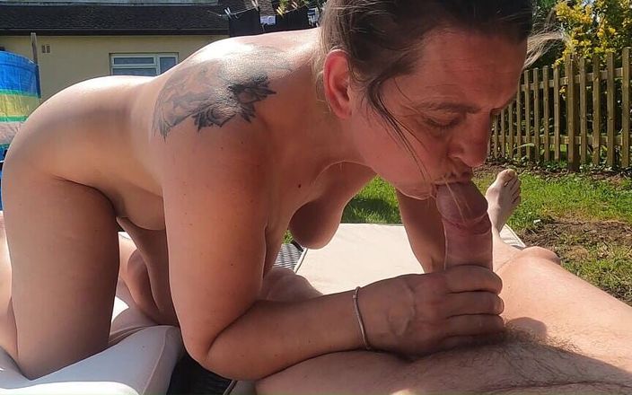 69KnkyKouple69: 淫荡夫妇丰满饥渴的裸体大屁股成熟女牛仔户外口交与真正的高潮 第一人称视角