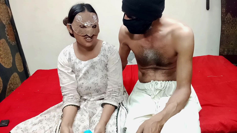 MehwishButt: Indická desi vysokoškolačka s velkými prsy tvrdě ošukaná jejím učitelem