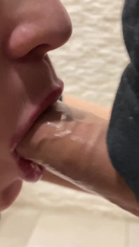 The Beauty Likes to Watch a Movie and Suck Dick