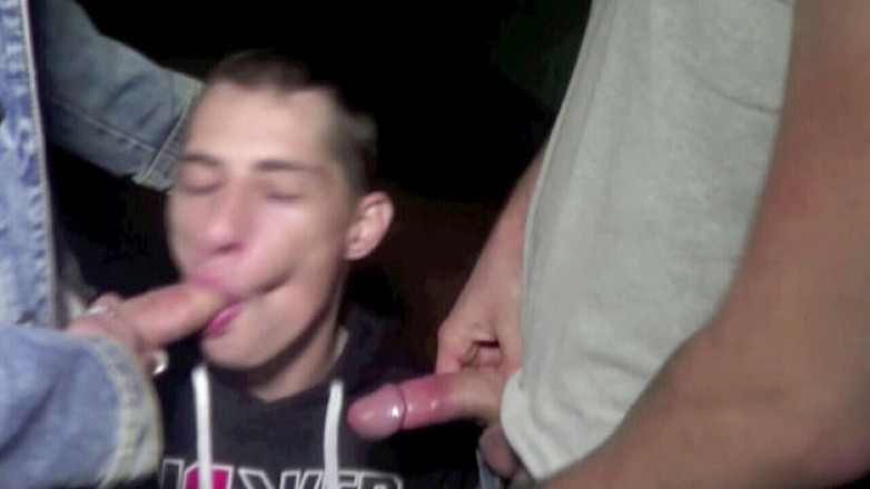 YOUNG FUCKED BY OLDER: Fabien zerżnięta przez 2 tatusiów w nocy podczas rejsu exhib