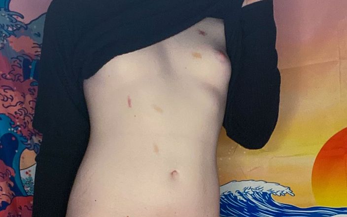 Its Valereieie: Tiener trans-meisje breekt in haar Tenga-neukspeeltje