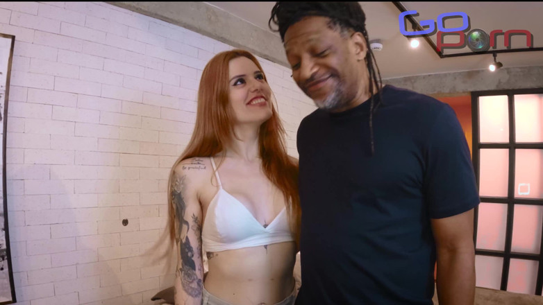 Go Porn: Gringo-Fan fickt die begehrte freche Rothaarige