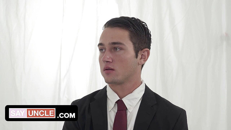 Missionary Boys: 인터뷰 중 선교사 소년을 유혹하고 정자로 볼을 덮는 발정난 감독 나폴리