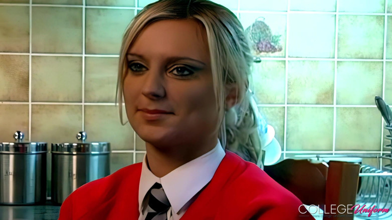 College Uniform: Meklaina röportajı