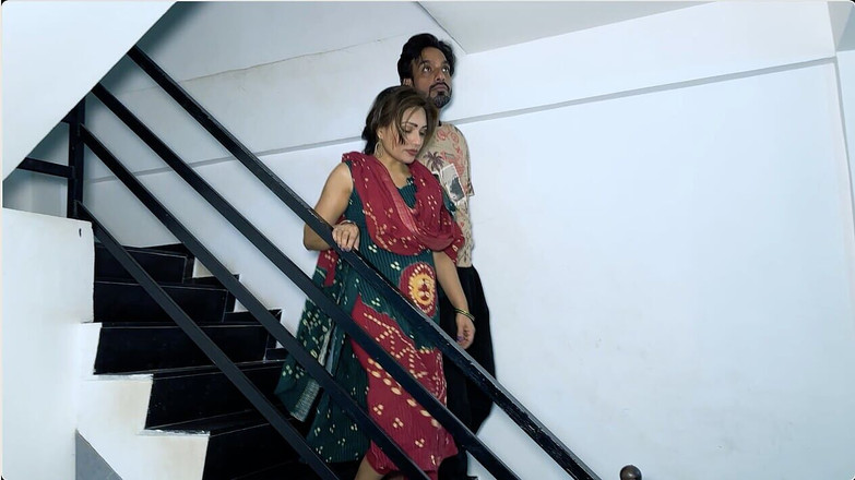 Glepaman: La cameriera ha portato il suo ragazzo alla casa di...