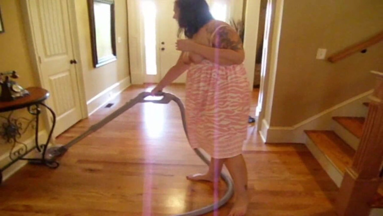 Sexy Amateurz: Vacuuming In a dress