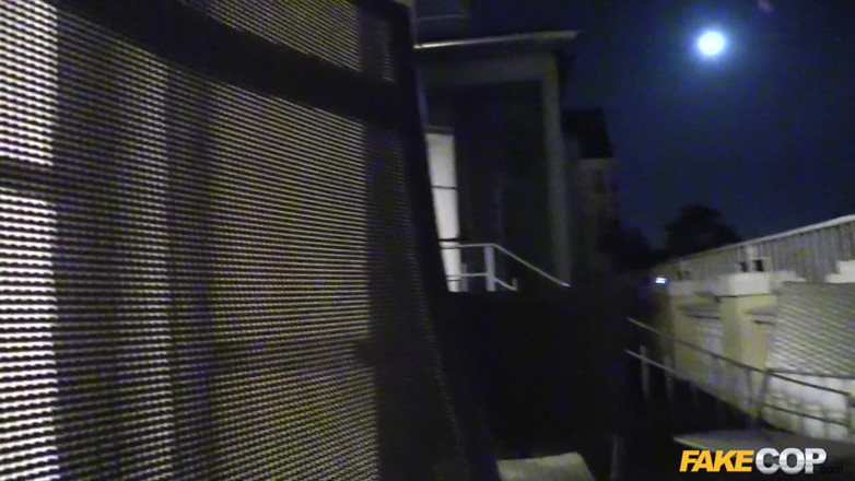 Fake Cop: 穿着警察制服的假警察变态乱搞纹身垃圾英国金发女郎
