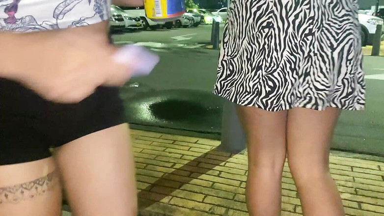 DAYANNA: Šukám se svou přítelkyní uvnitř taxíku