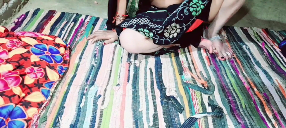 Renudbf: Une bhabhi sexy se fait baiser dans un sari noir