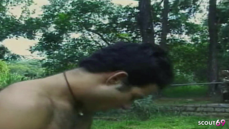 Shemale TS Collection: 痩せたラテン系ニューハーフが歩きながら男にアナル犯される