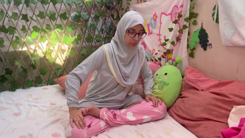 lanalovacutie: Hari-Yoga-in-hijab-17